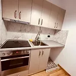 Zarina * Tirana