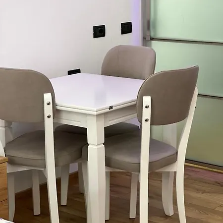 Zarina * Tirana